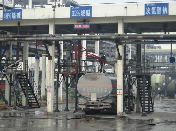 風從虎，雨從龍，大大來了雨迎接！興發(fā)牛，大壩壯，主席來了宜昌亮！